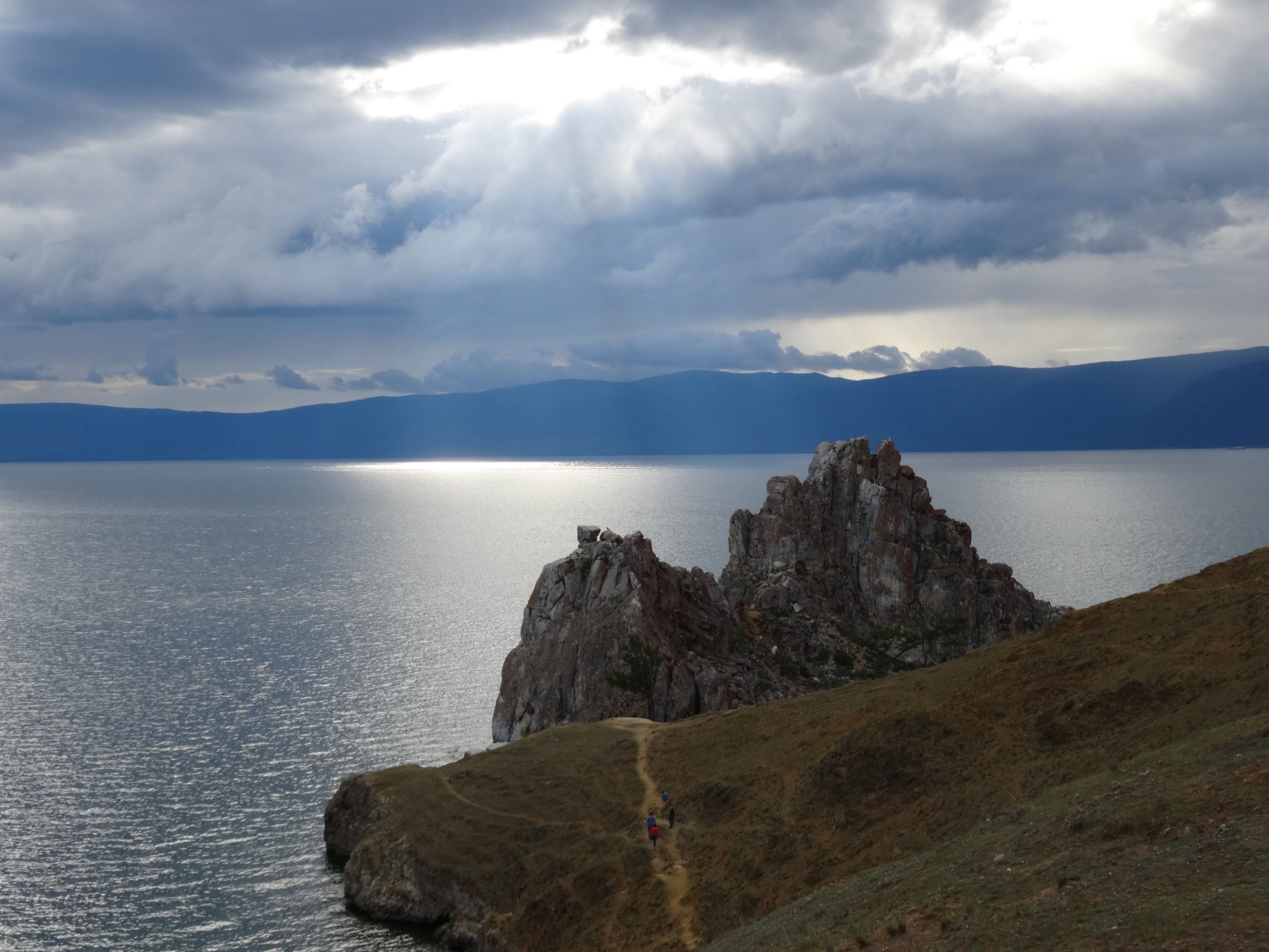 Скала Шаманка на берегу Байкала.