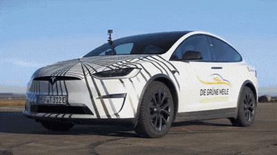 Tesla Model X обошла в дрэге суперкары Ferrari SF90 и Lamborghini Aventador