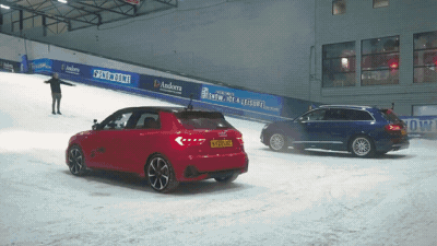 Хэтч Audi A1 и кроссовер SQ7 сравнили в зимнем дрэг-рейсинге — вверх по лыжному склону
