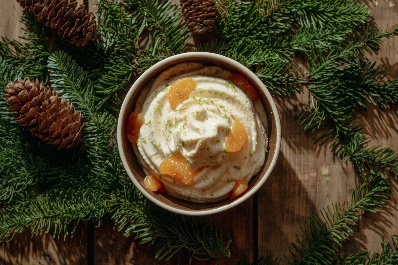 Мандарин, шампанское, хурма