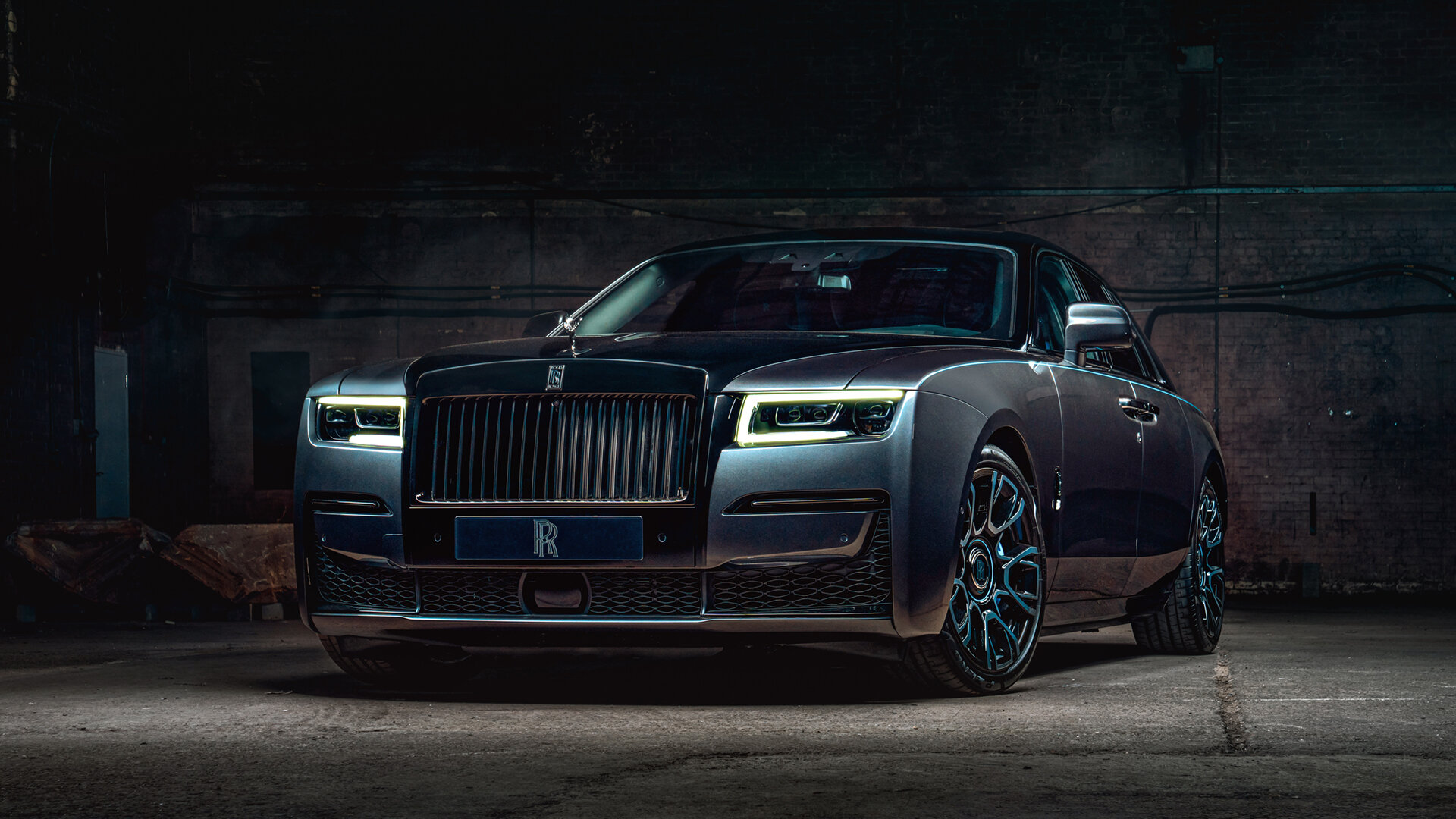 «Самый чёрный в мире» Rolls-Royce Ghost оказался частично синим