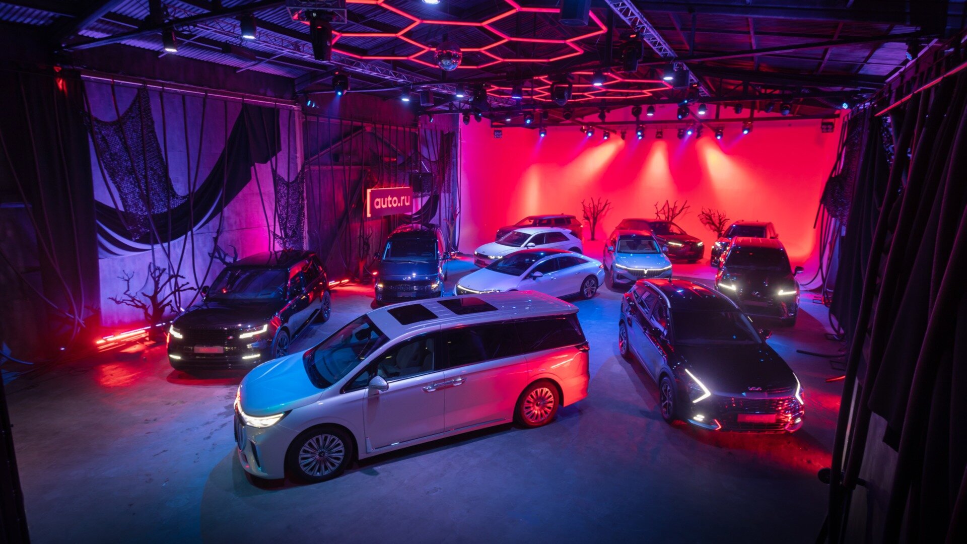 Автоблогеры и журналисты выбрали «Параллельную новинку 2022 года»