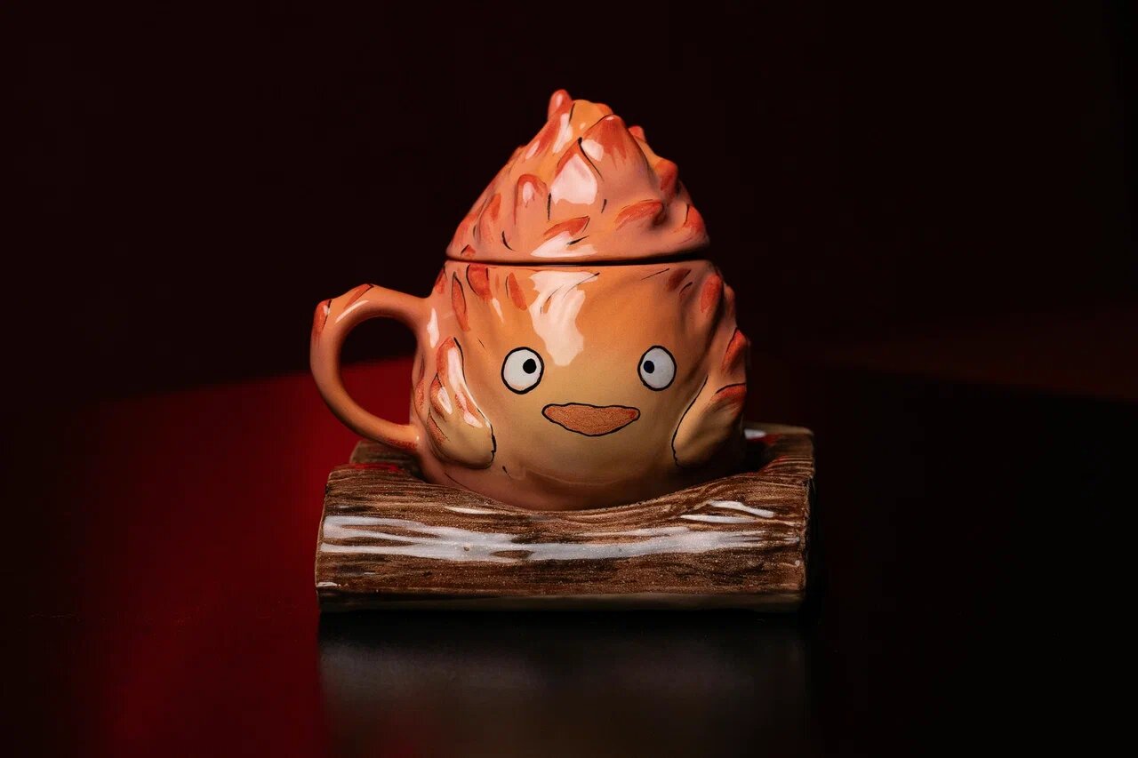 Персонажи Хаяо Миядзаки в Ra’men повсюду: их образы воплотили в десертах, посуде — и на страницах меню тоже они.