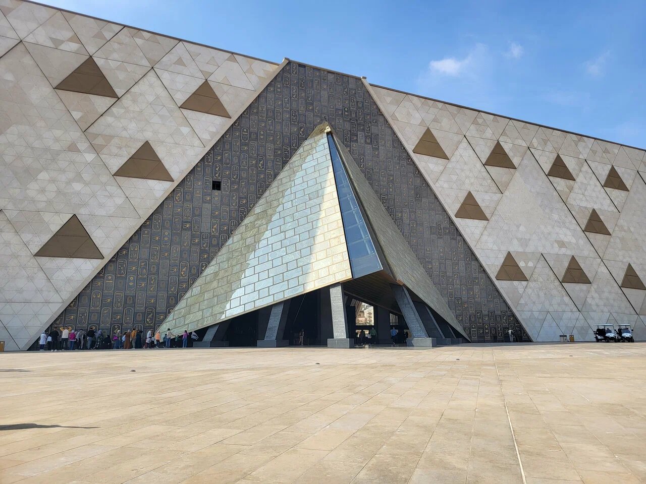 Известна новая дата открытия Большого Египетского музея