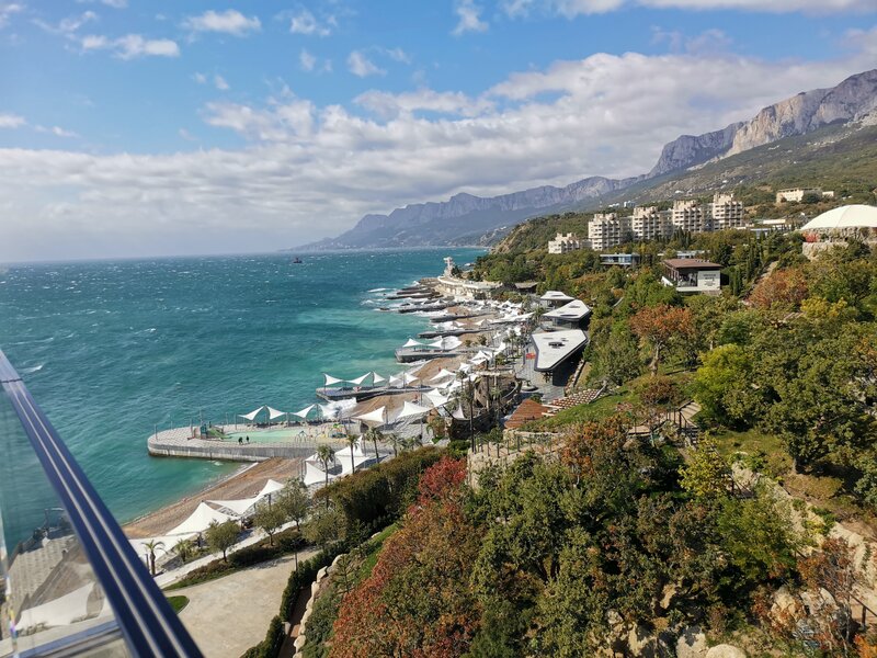 Днём
на пляже будут готовить гигантскую паэлью, в нём смогут принять участие все
желающие, а после попробовать свои силы в чемпионате по поеданию хот-догов.