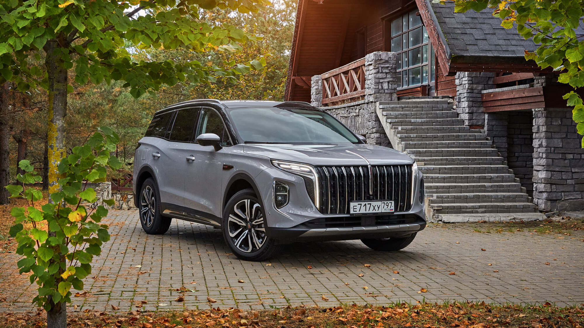 Первый тест Hongqi HS7 — семейного кроссовера с серьёзными амбициями