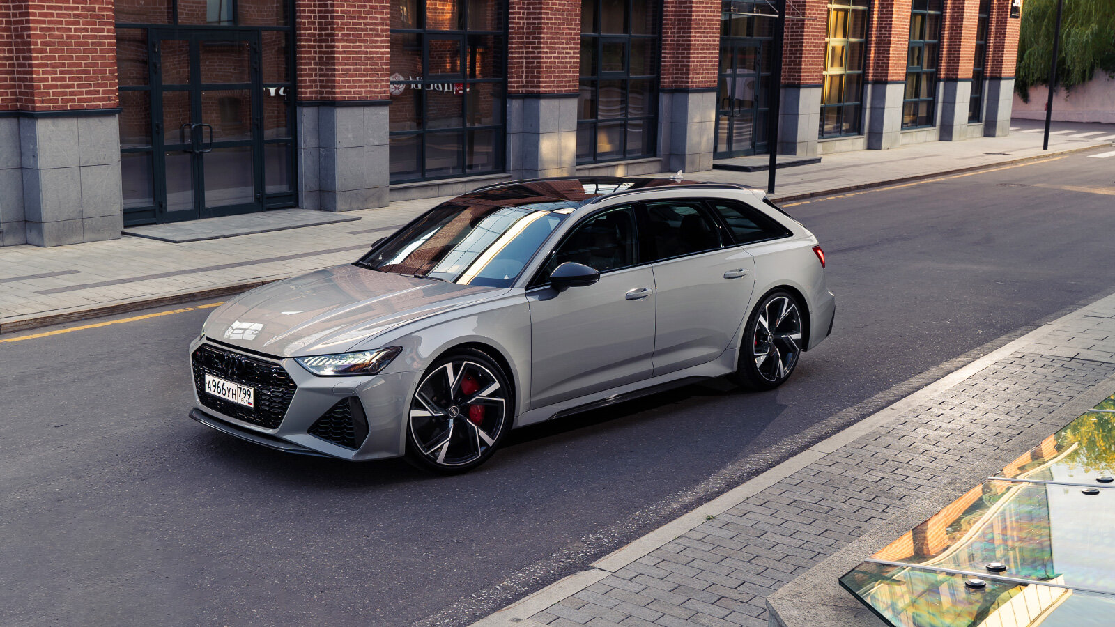 12 секунд из жизни универсала: дрэг-тест нового Audi RS 6