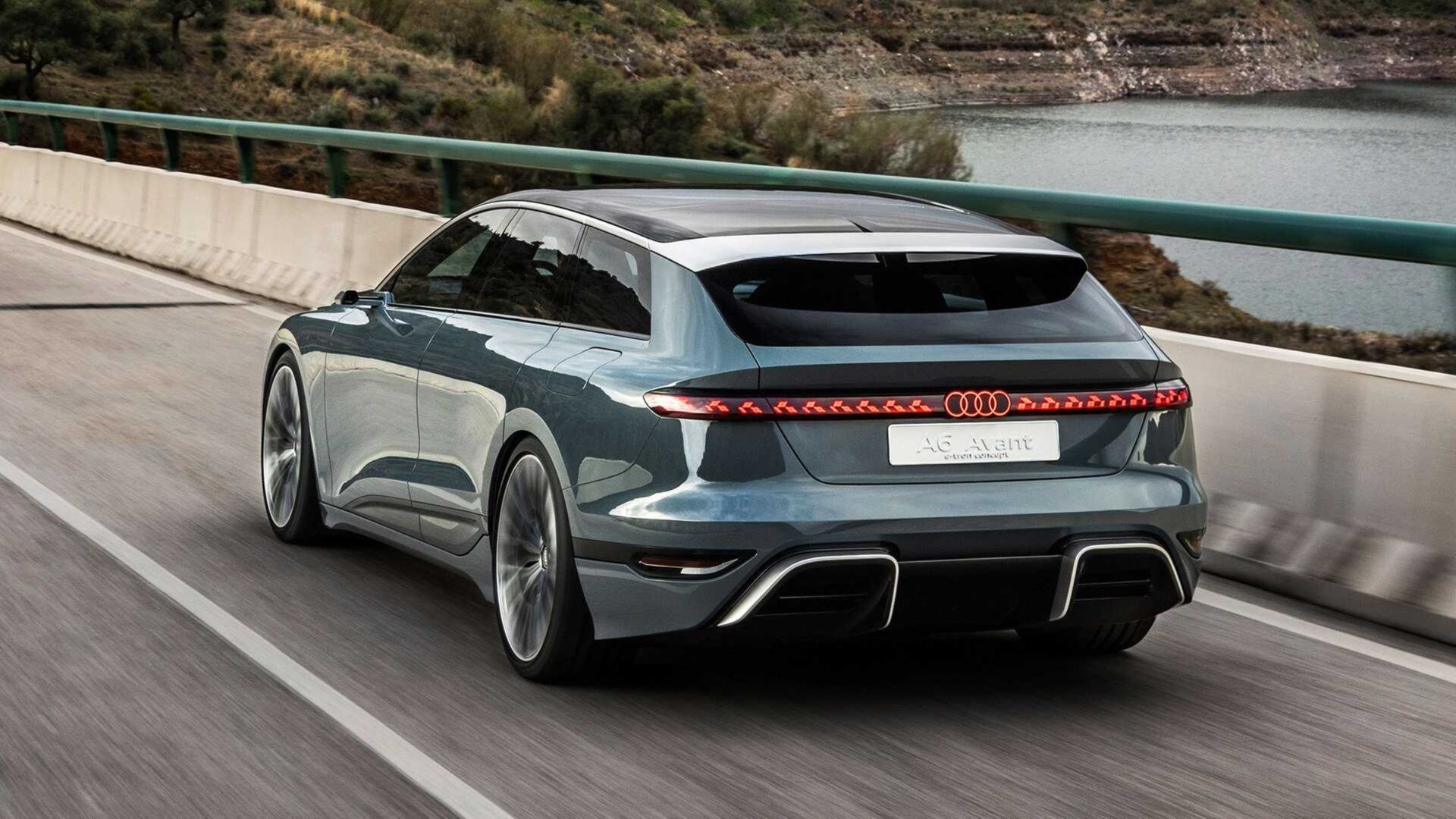 Суперуниверсал Audi RS 6 станет электрическим и появится в следующем году