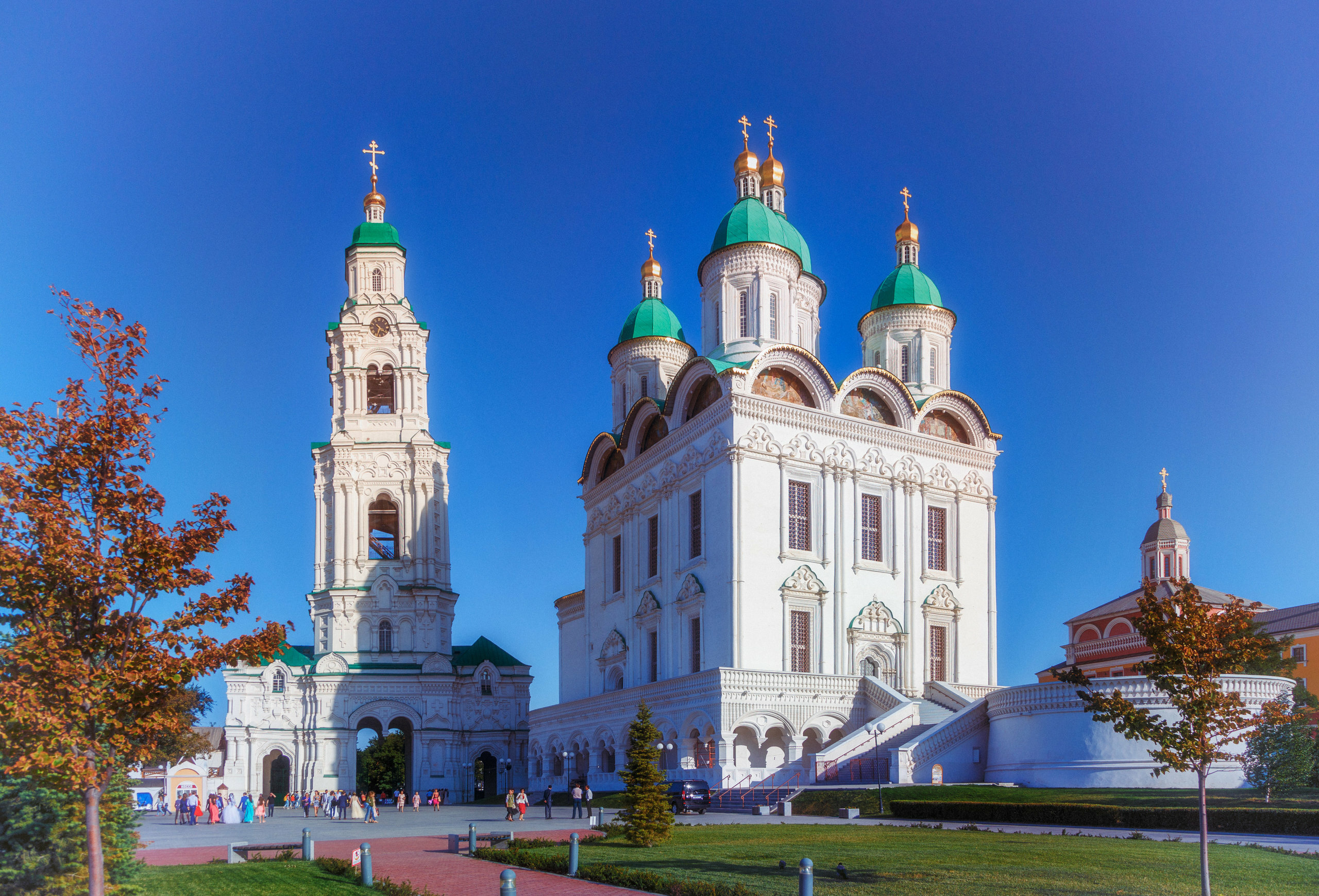 Кафедральный
собор Успения Пресвятой Богородицы в Астрахани — одна из главных
городских достопримечательностей.