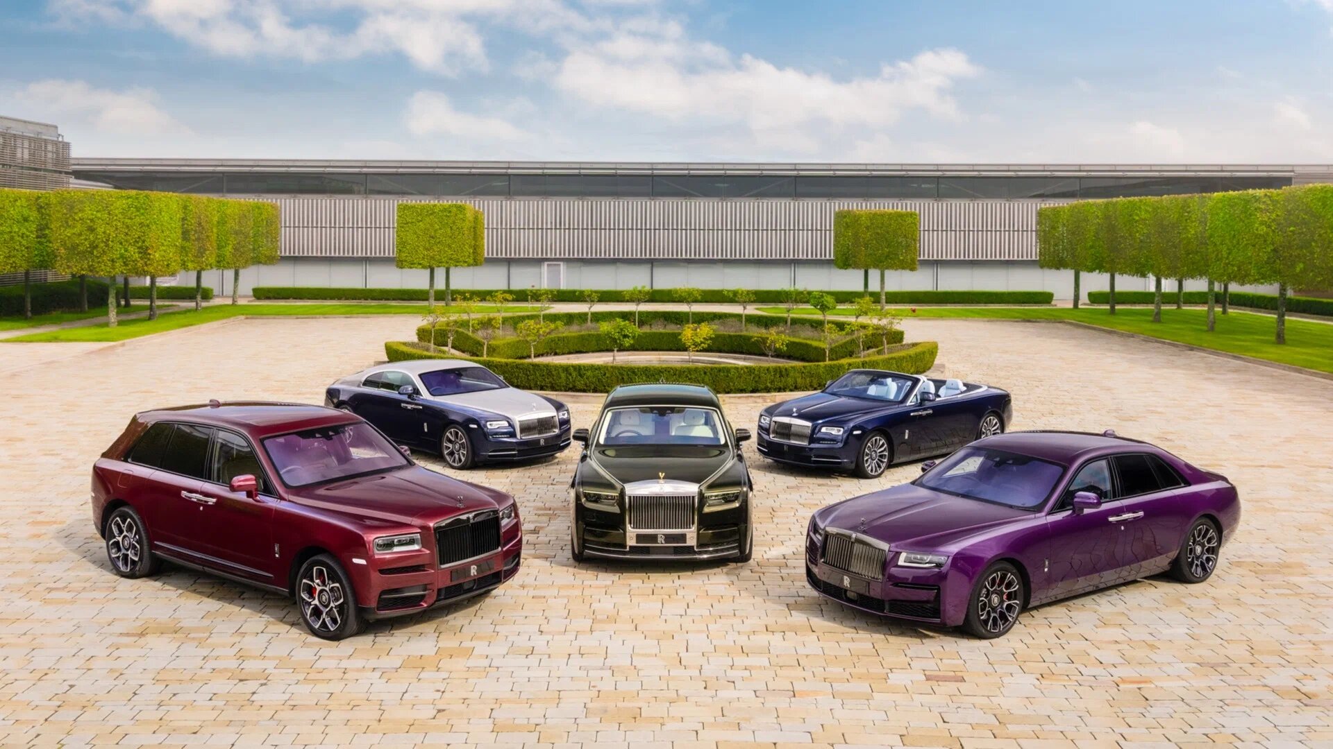 Bentley и Rolls-Royce отчитались о рекордных продажах в 2022 году, несмотря на уход из России