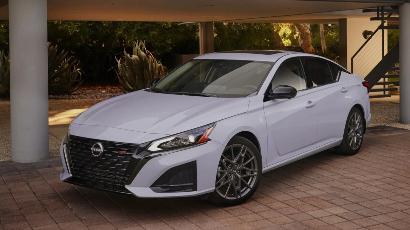 В 2025 году Nissan снимет с производства седаны Altima и Versa
