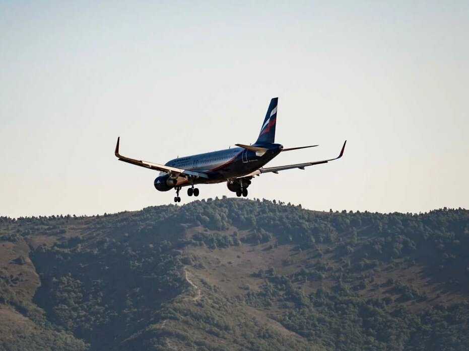 В аэропорту Геленджика самолёт впервые в истории взлетел в сторону гор 