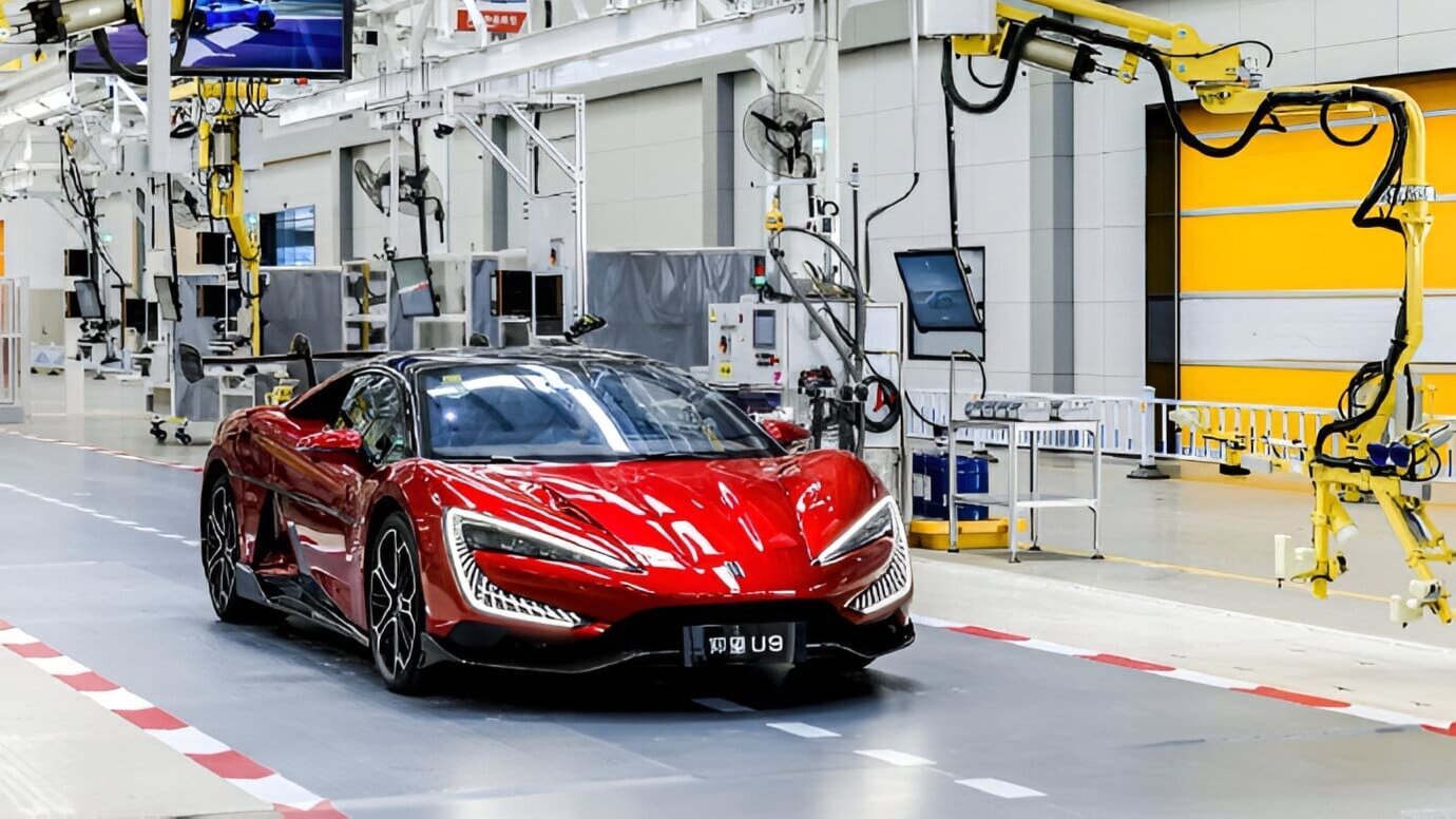 Китайский 1305-сильный гиперкар BYD YangWang U9 завершил тесты на Нюрбургринге и встал на конвейер