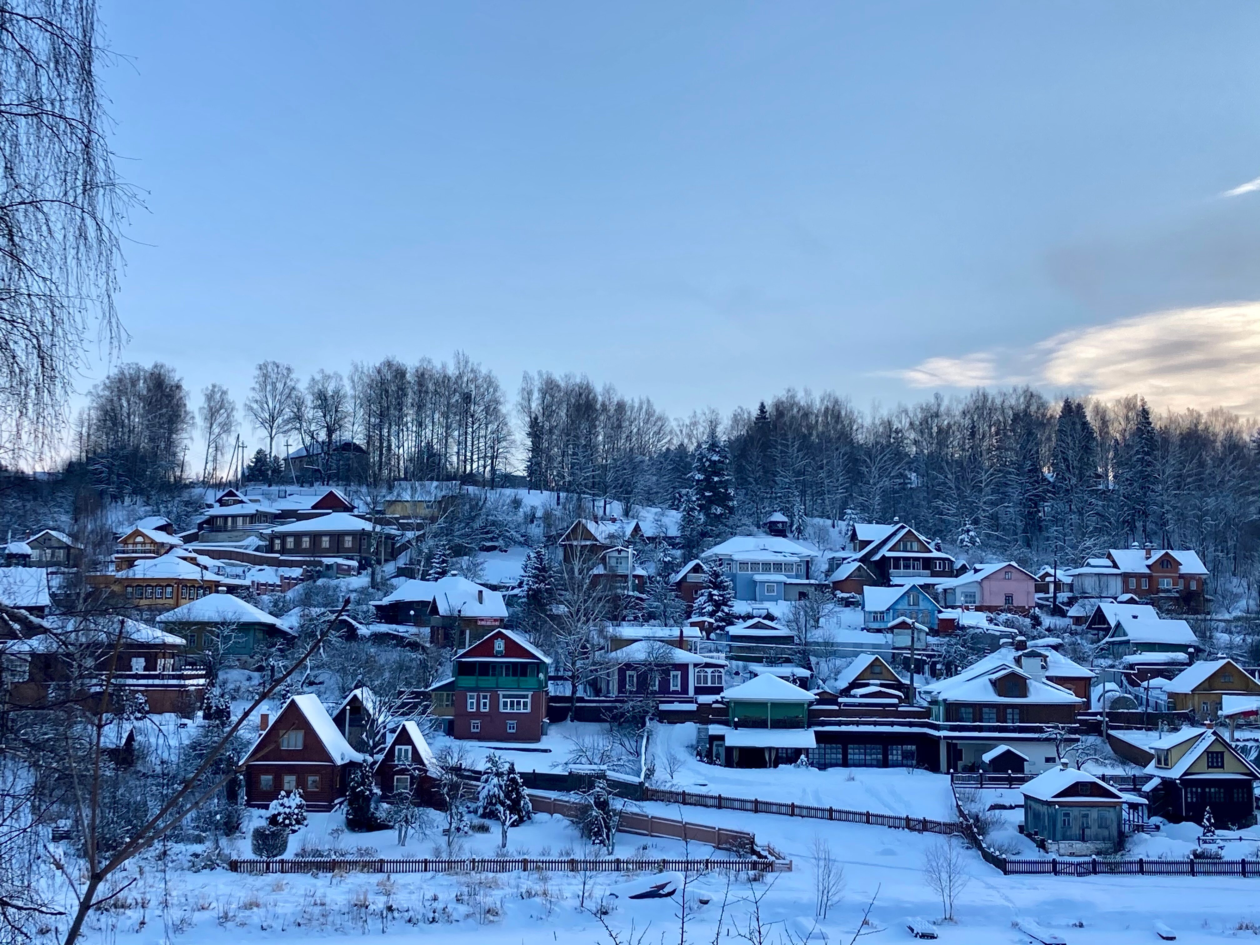 Плёс — это по любви: пряничные домики, рыбные углы и каток на Волге