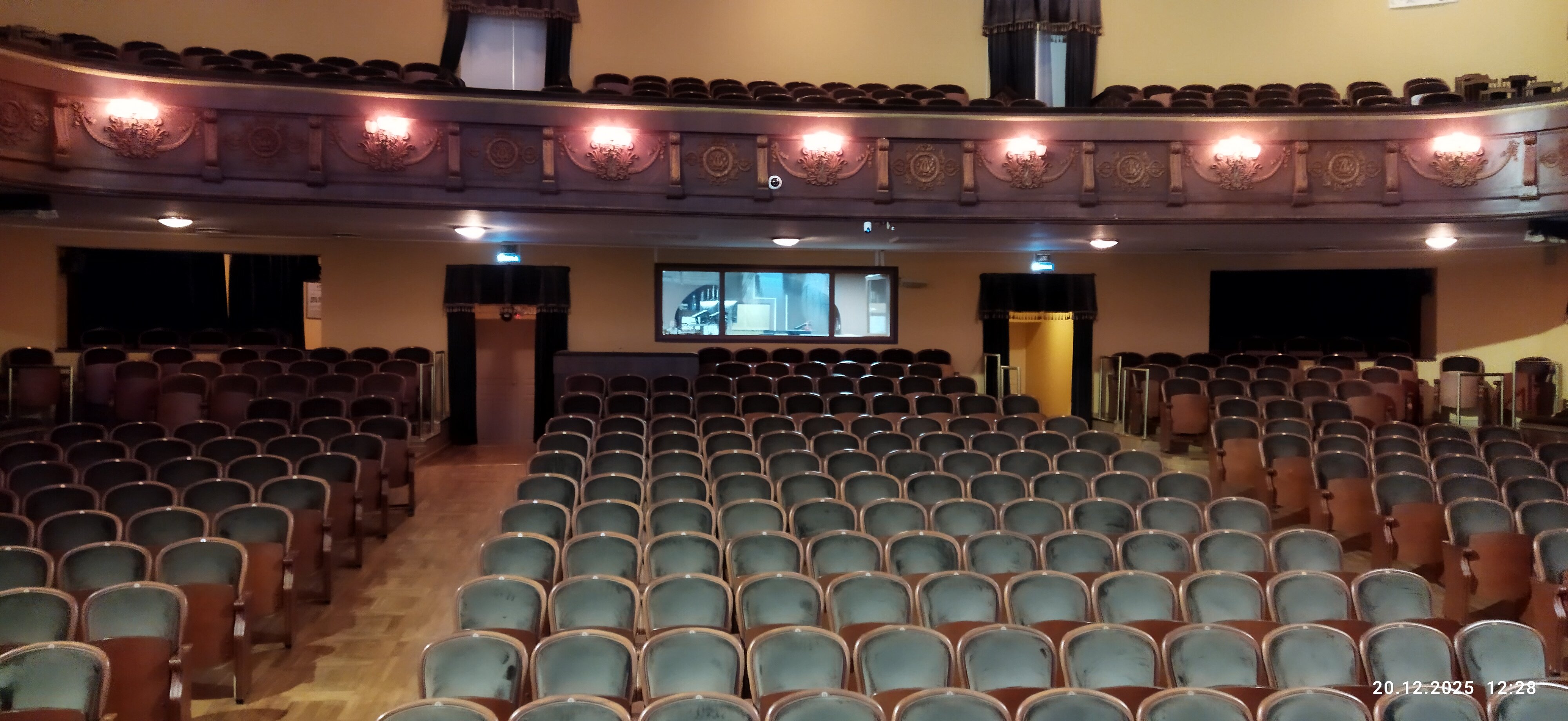 Зрительный зал




