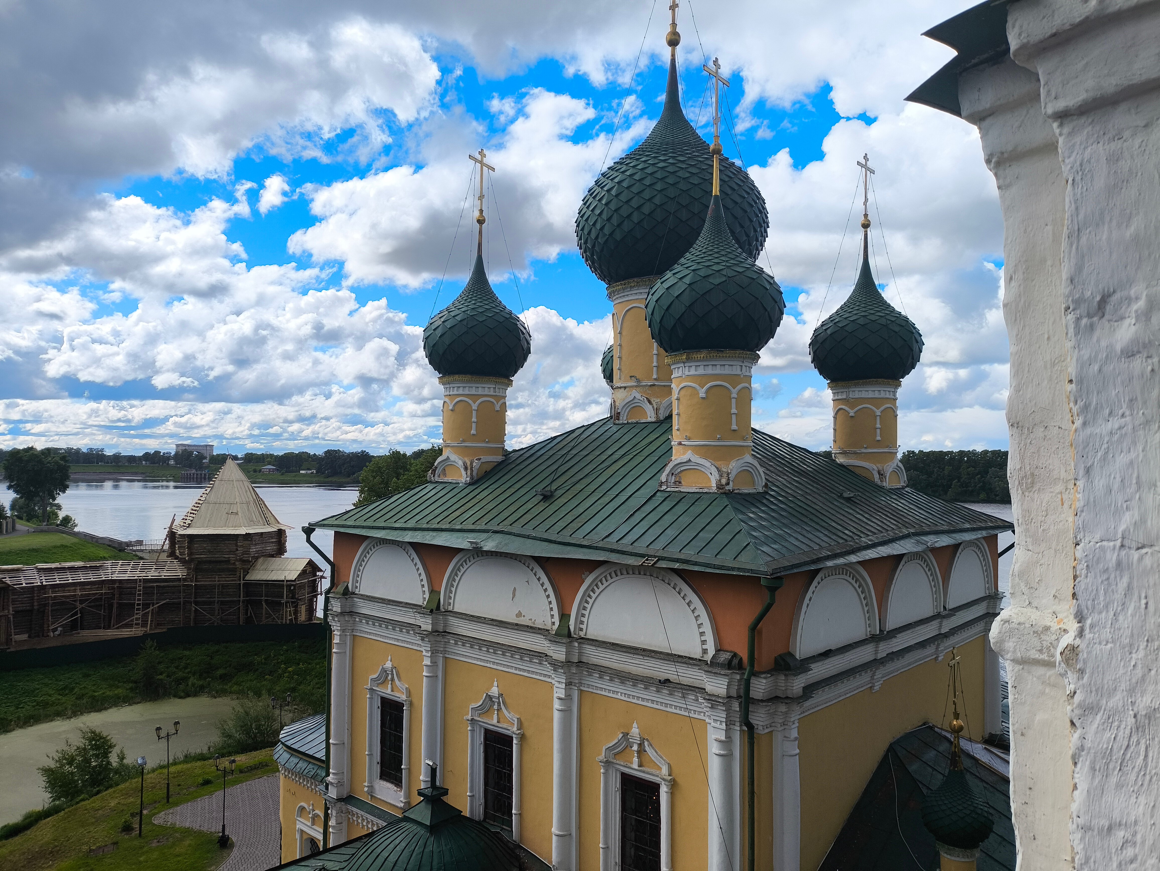 Углич за выходные: где остановиться, поесть сала и купить часы. День первый