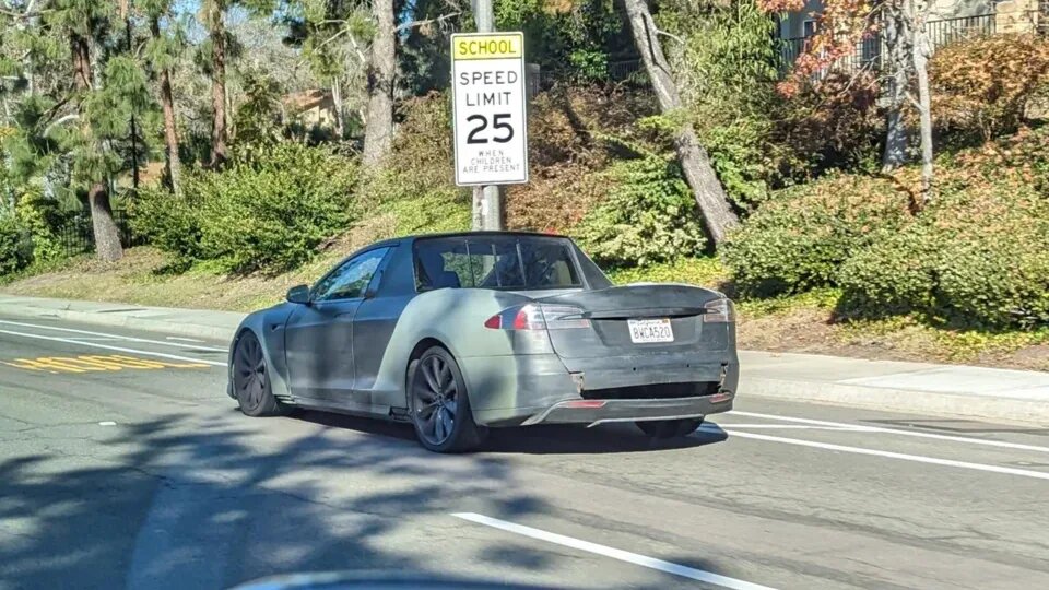 Умелец в США превратил Tesla Model S в уникальный пикап