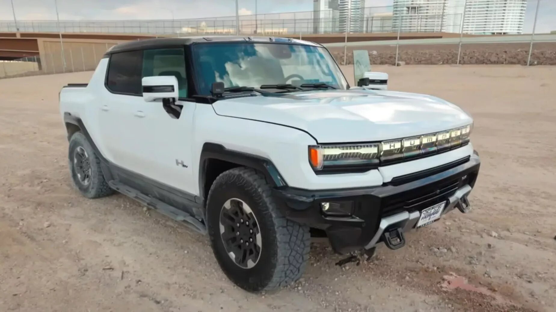 Ремонт ходовой части нового GMC Hummer EV, проехавшего до ДТП всего 15 километров, оценили в 78 000 долларов