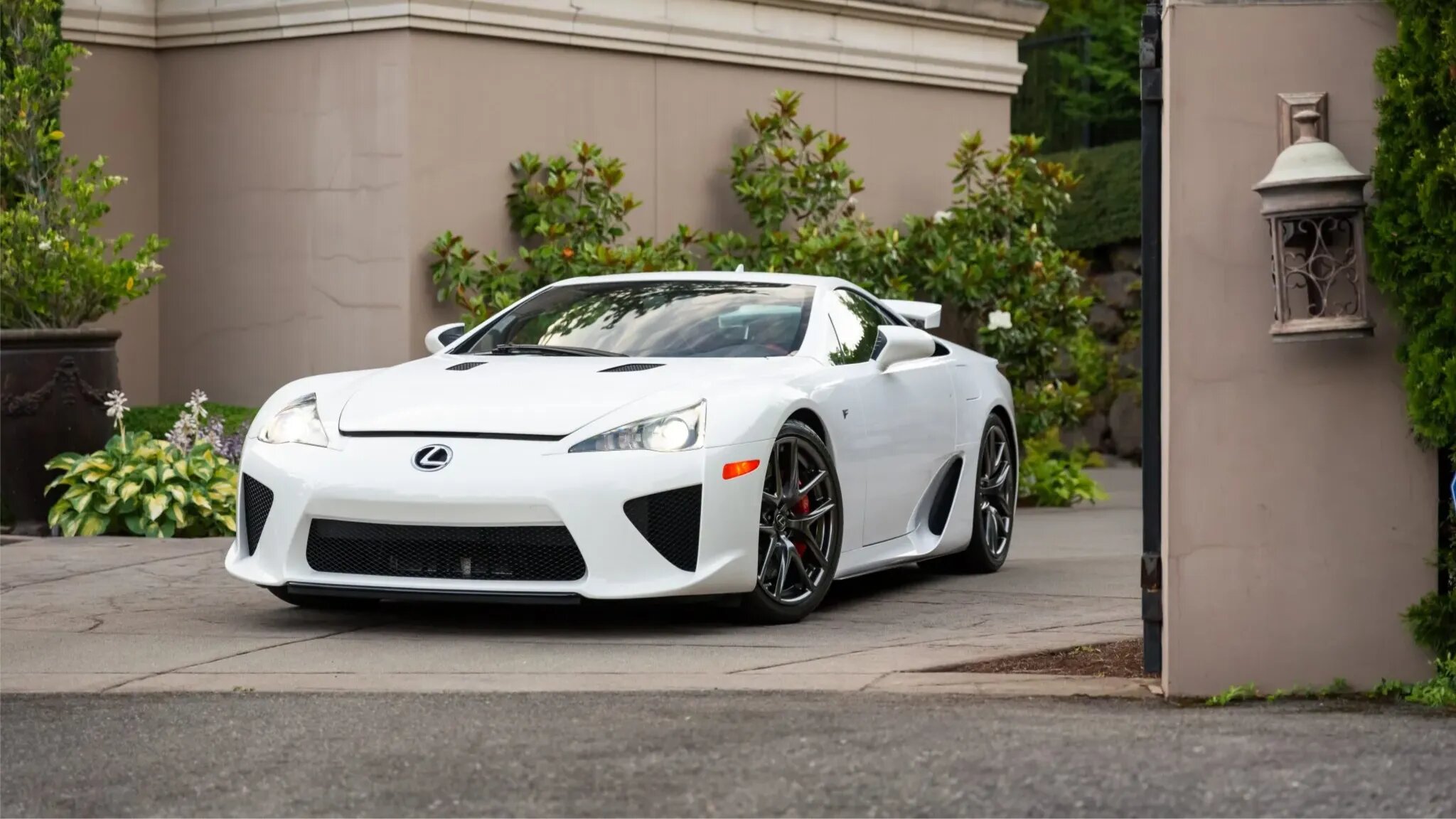 За суперкар Lexus LFA предложили 785 тысяч долларов, и это ещё не конец