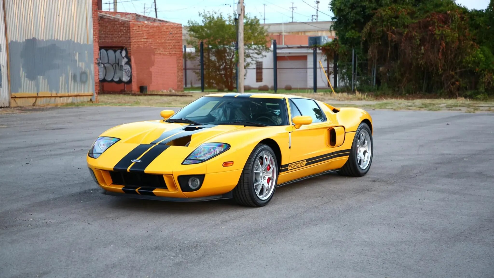 В продаже появился 19-летний Ford GT, проезжавший по 13 километров в год