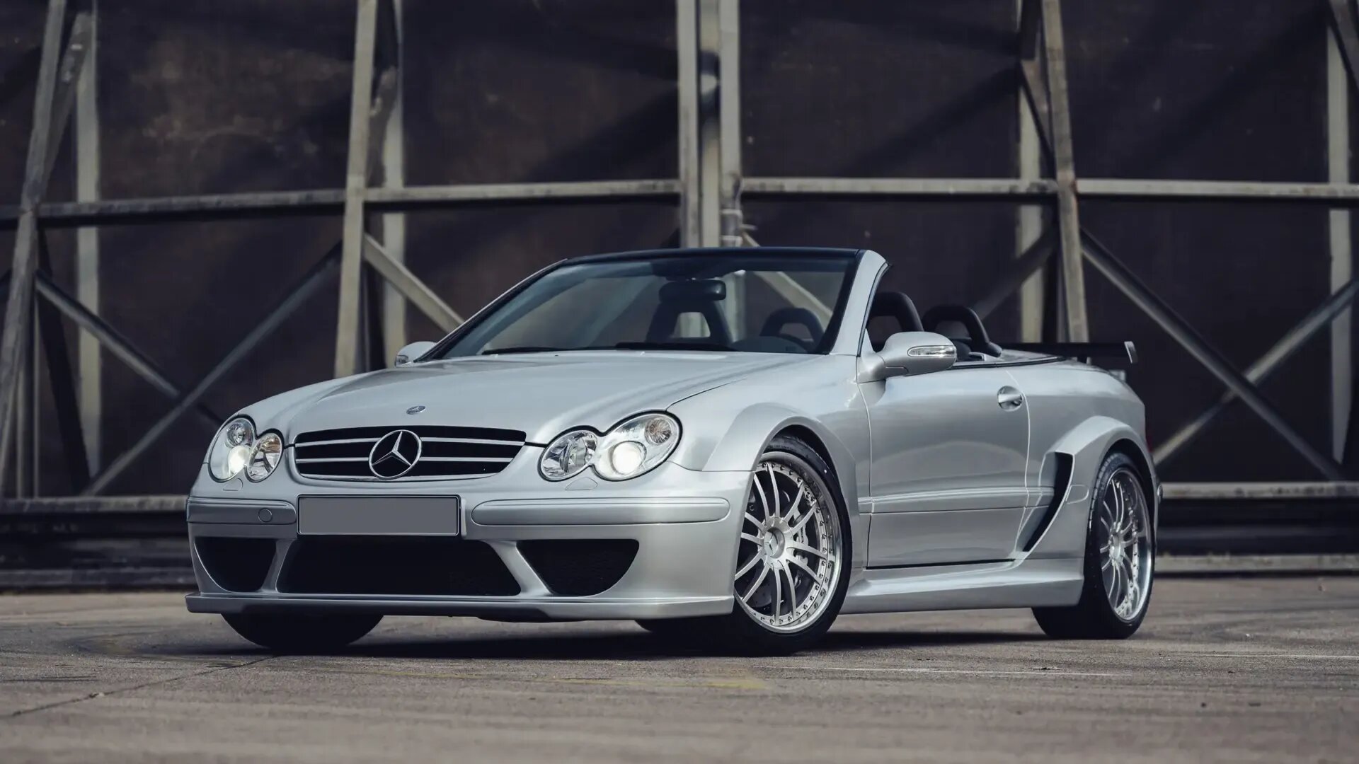 С молотка уйдёт один из самых крутых кабриолетов Mercedes-AMG