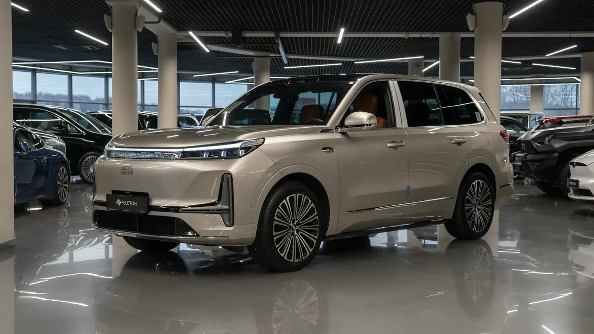 В России появились в продаже 870-сильные кроссоверы Geely Galaxy M9