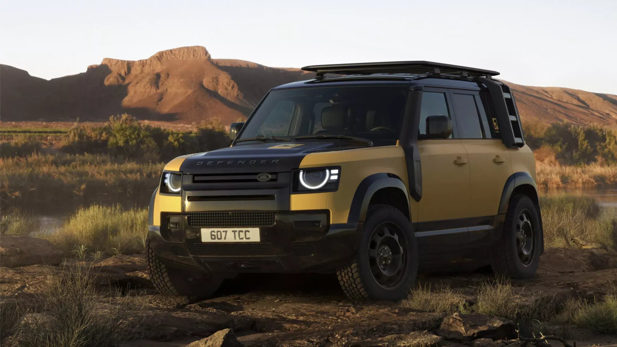 Land Rover Defender получил спецверсию в честь культовой гонки Camel Trophy
