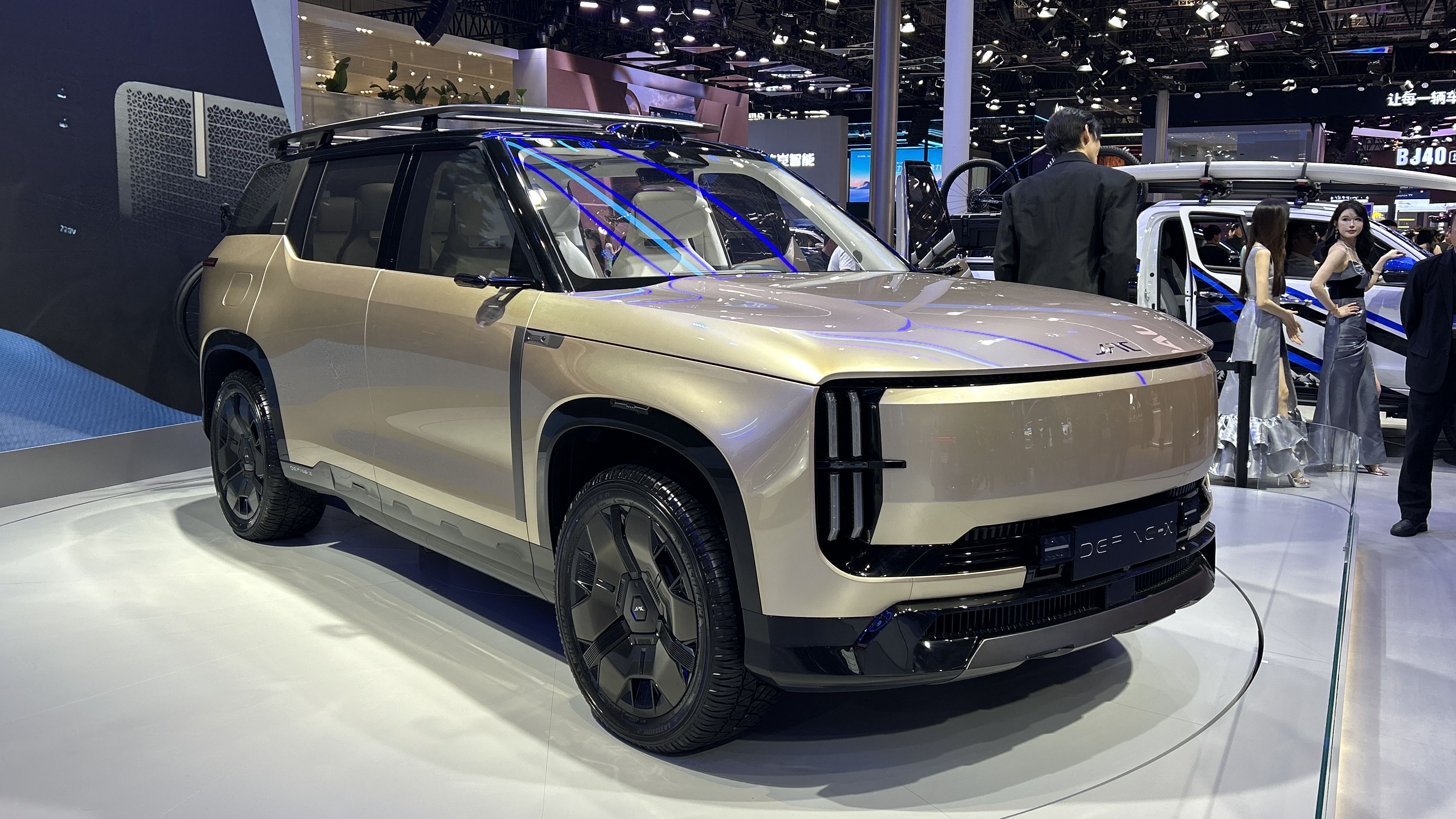 Брутальный кроссовер JAC с «режимом краба» дебютировал в Шанхае
