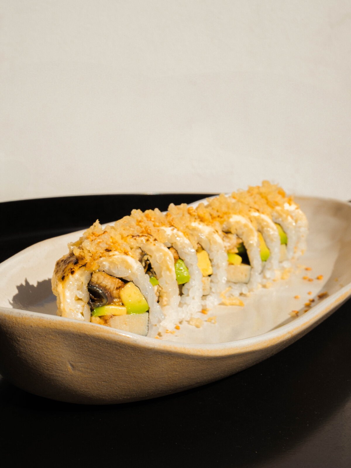 Ролл с угрём в Umami Neo Bistro