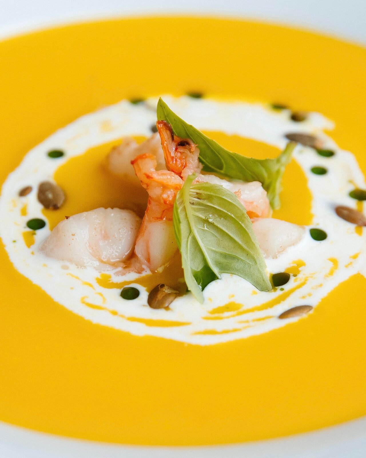 Пряный крем-суп из тыквы с креветками 