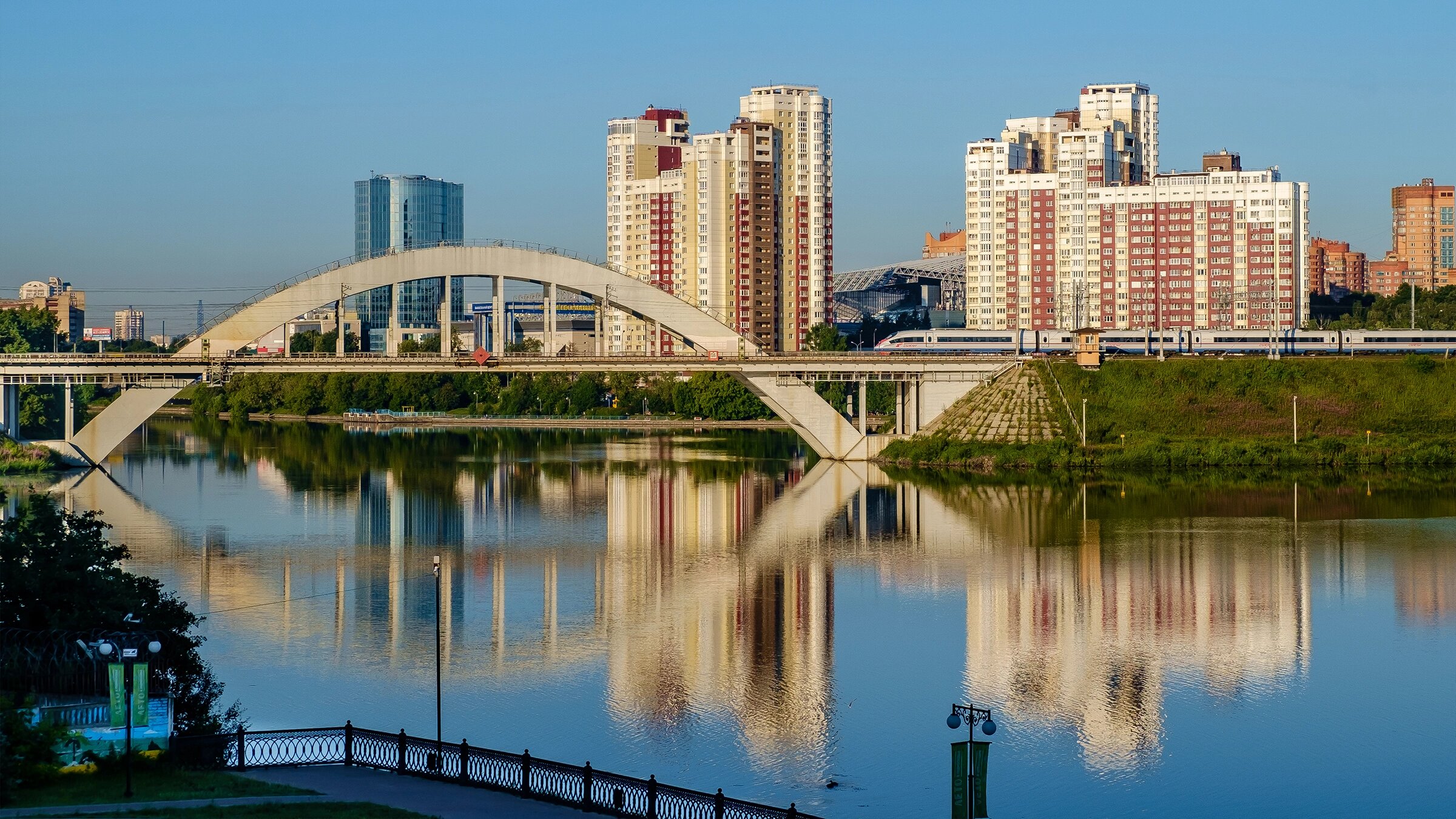 «Югославский парламент», вид на кладбище и рекорд по скорости переезда: история покупки квартиры в Химках