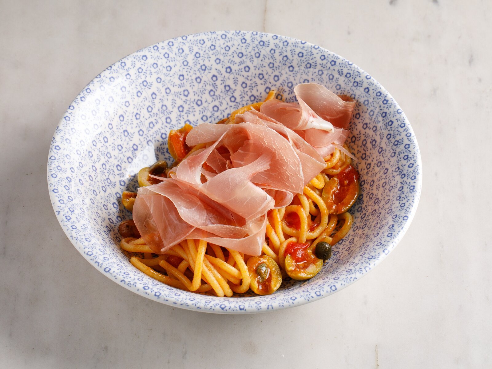 Спагетти с пармской ветчиной
