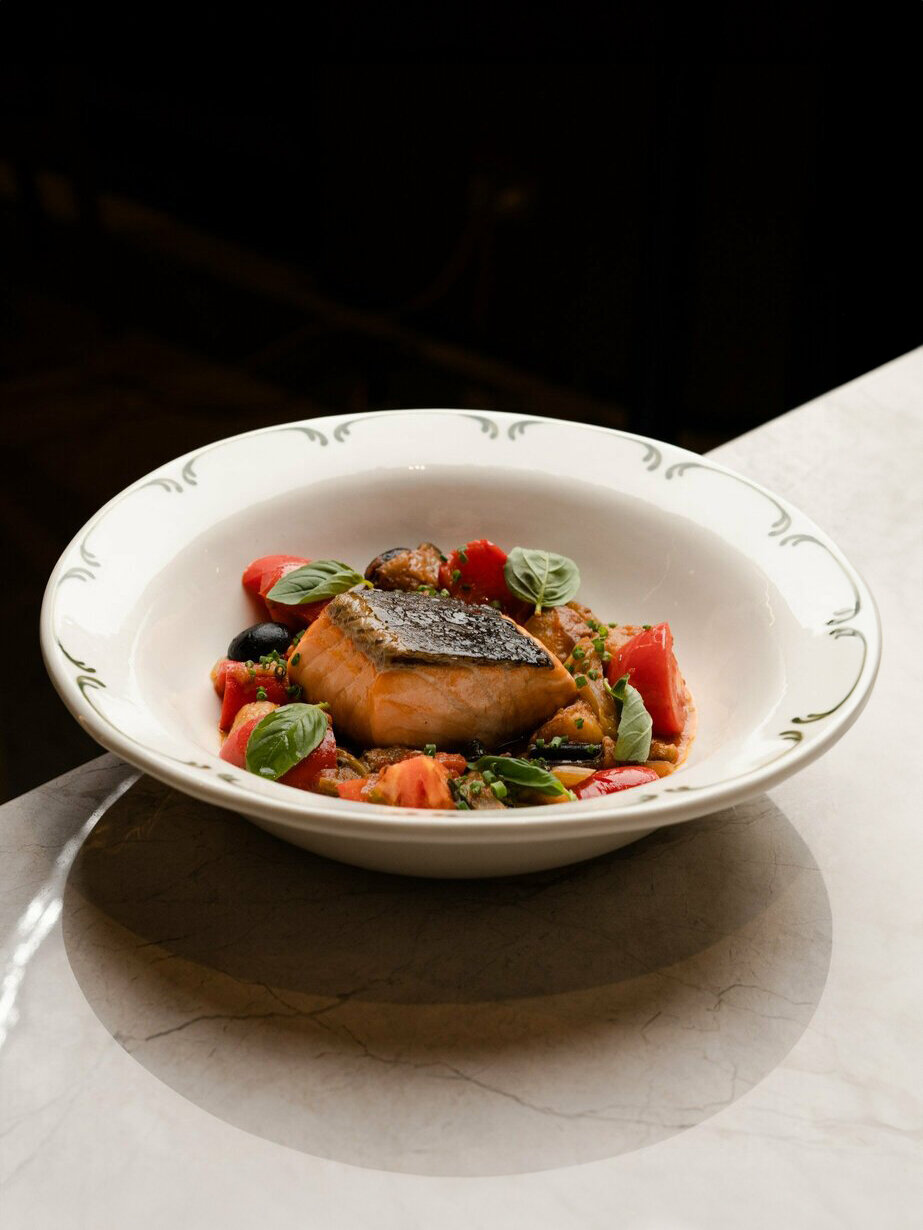 Лосось с капонатой, соус бер-блан