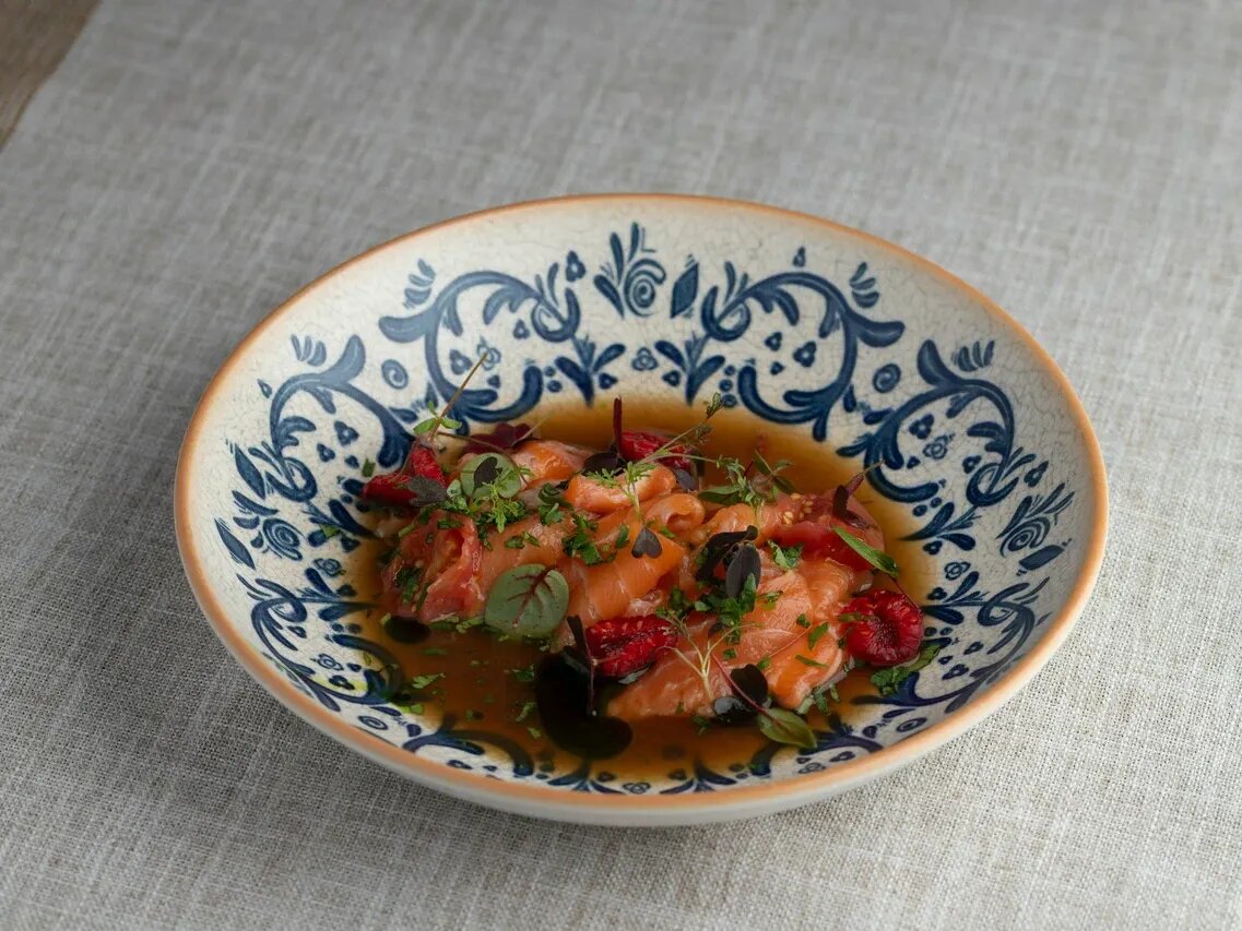 Севиче из мурманского лосося с малиной