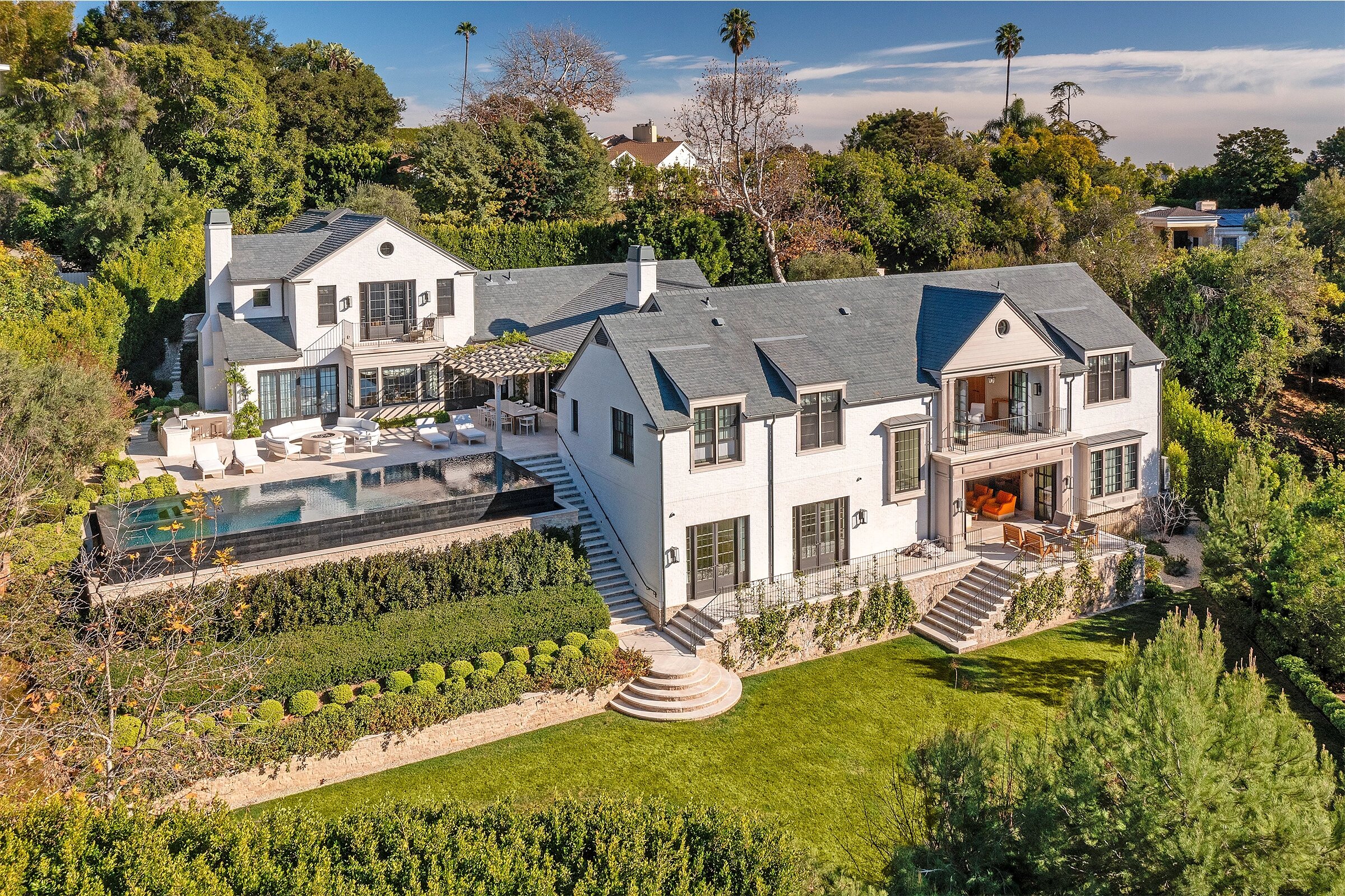 Как выглядит особняк создателя Call of Duty в Брентвуде