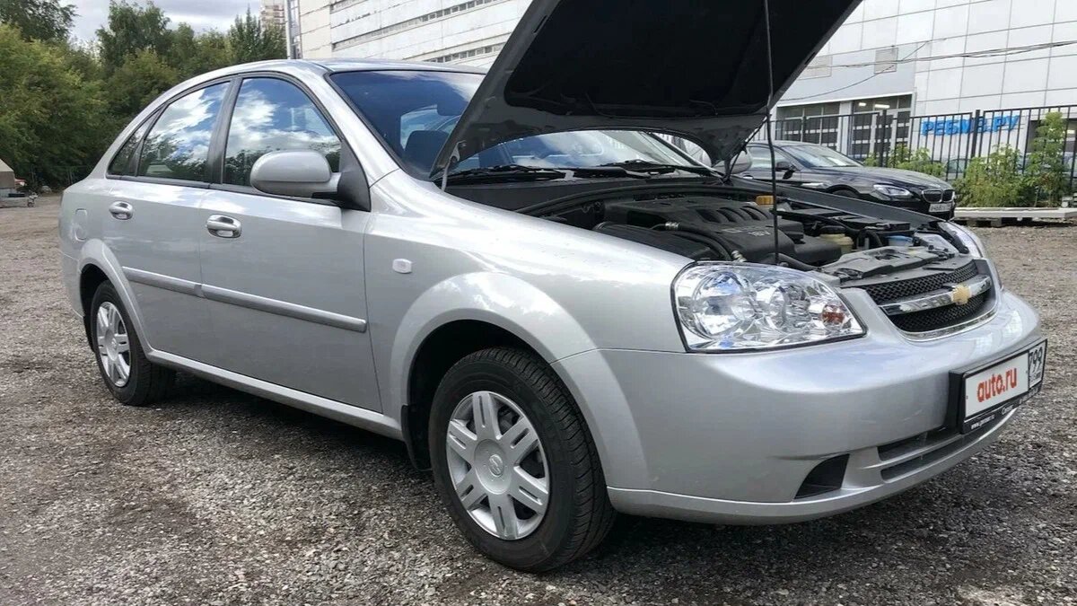 Новый Chevrolet Lacetti хранили в гараже 15 лет и теперь продают