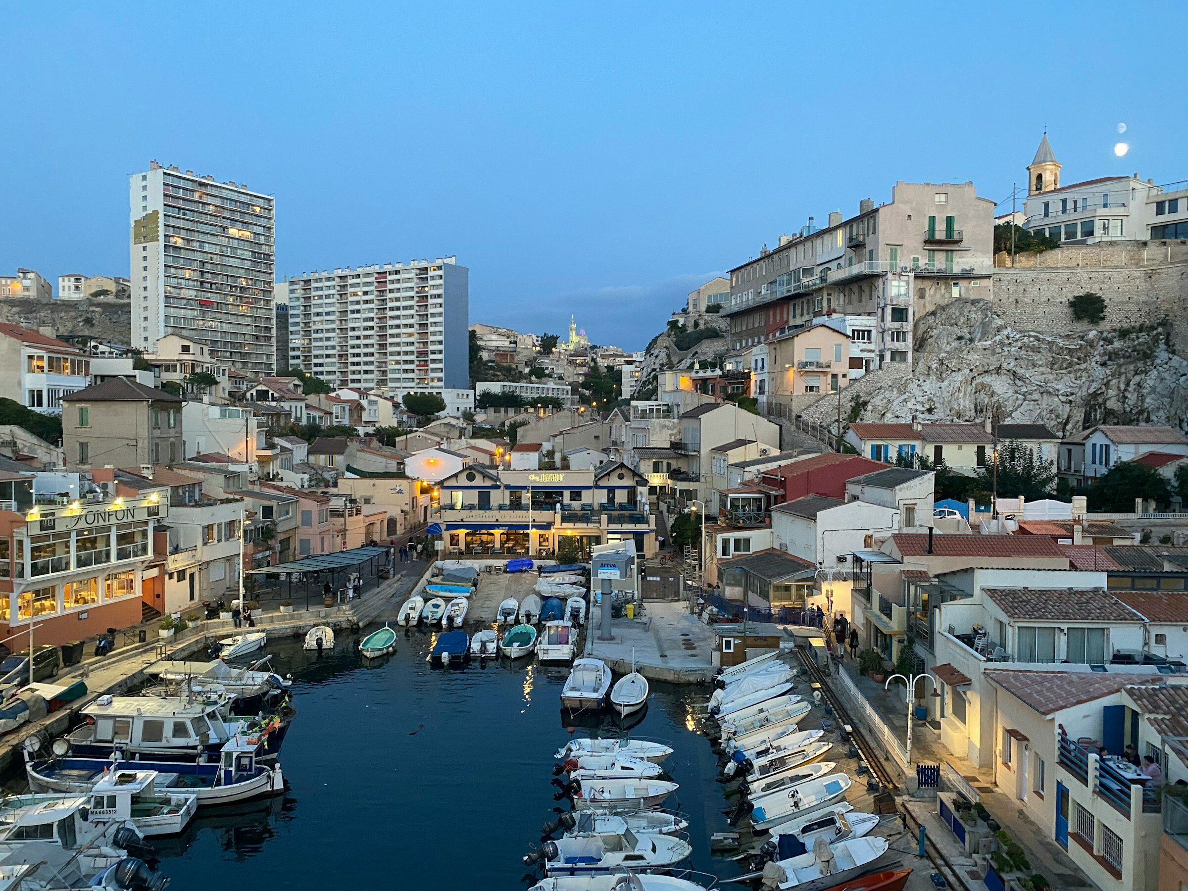 Vallon des Auffes находится в уютной бухте, где почти не бывает ветров и штормов.