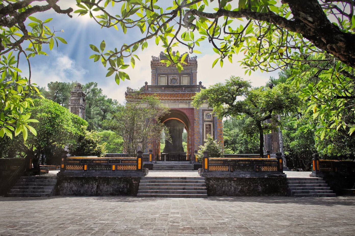 В феврале во Вьетнаме можно посетить Хюэ — бывшую столицу, а сегодня город, находящийся под охраной ЮНЕСКО.