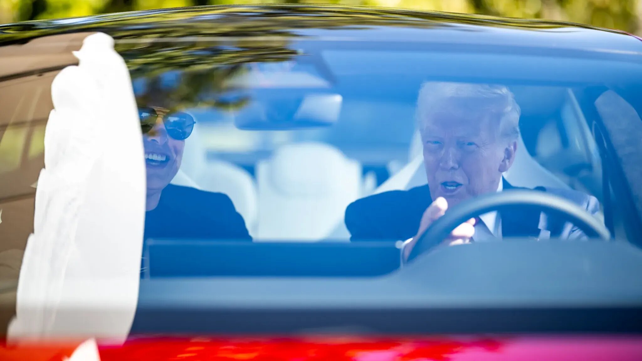 Трамп решил продать свою Tesla Model S после конфликта с Маском