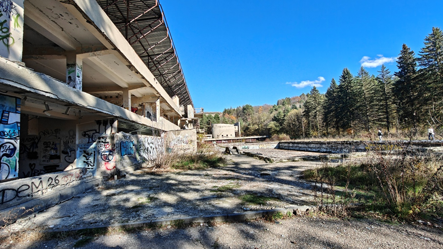 Заброшенный бассейн в Кисловодске
