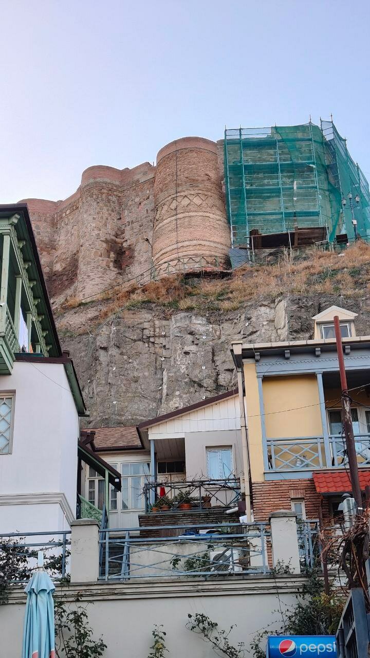 Крепость на реставрации который год.