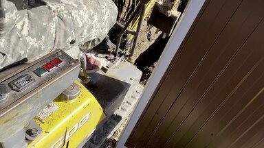 Копка траншеи в стесненных условиях