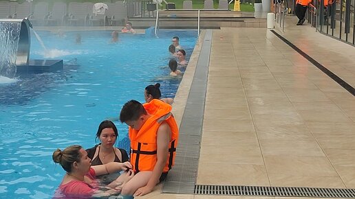 Олар семіз жігітті сорып алады