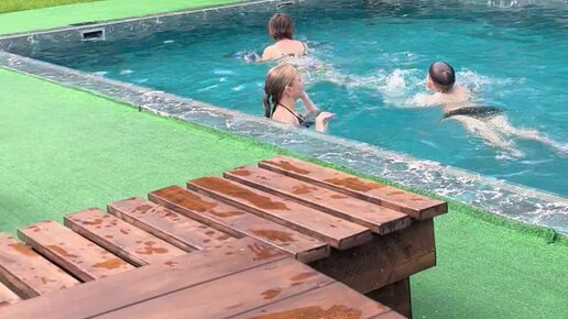 Қыз үлкен клиторы бар басқа қызды трахает