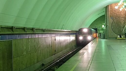 Құрбым екеуміз бір әйелді жаттықтырдық.