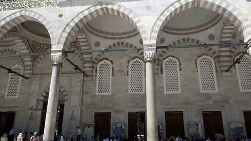 Жалаңаш топсыз Моника Беллуччи