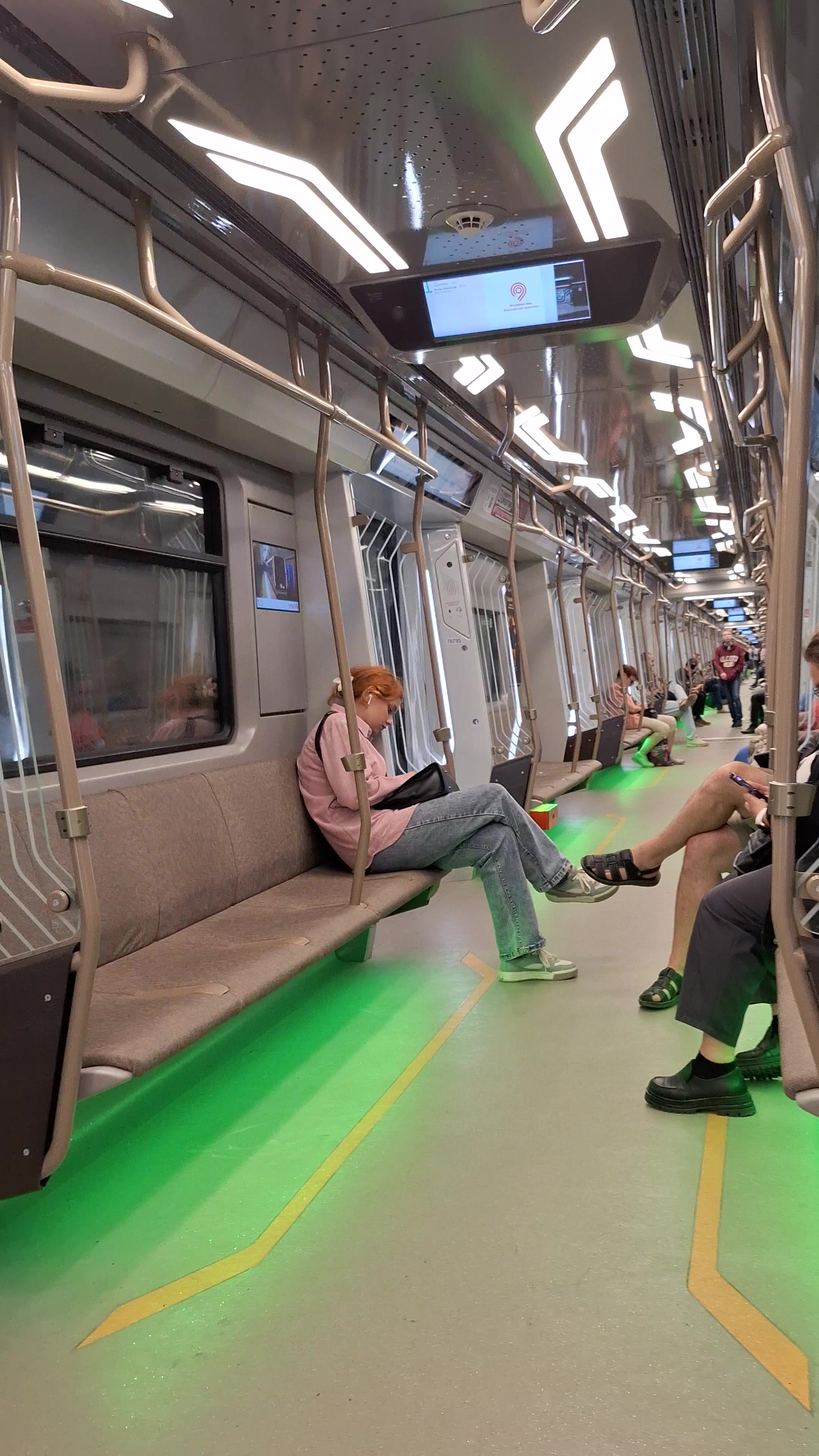 Yubka ostidagi sexy ichki kiyim