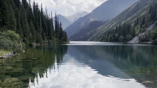 Үлкен, салбыраған кеуделердің фотосуреттері