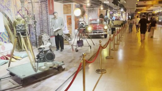 Yashirin kamerada siyayotgan ayollar videosi