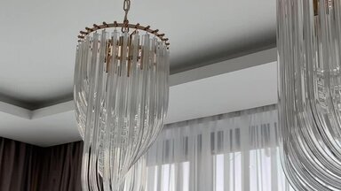 Установка люстр в гостиной комнате